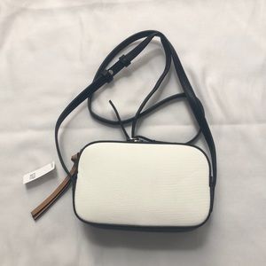 NWT Gap black and white camera bag